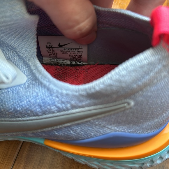 Nike Epic React Flynit 2 size 6.5Y sneakers - Picture 5 of 12